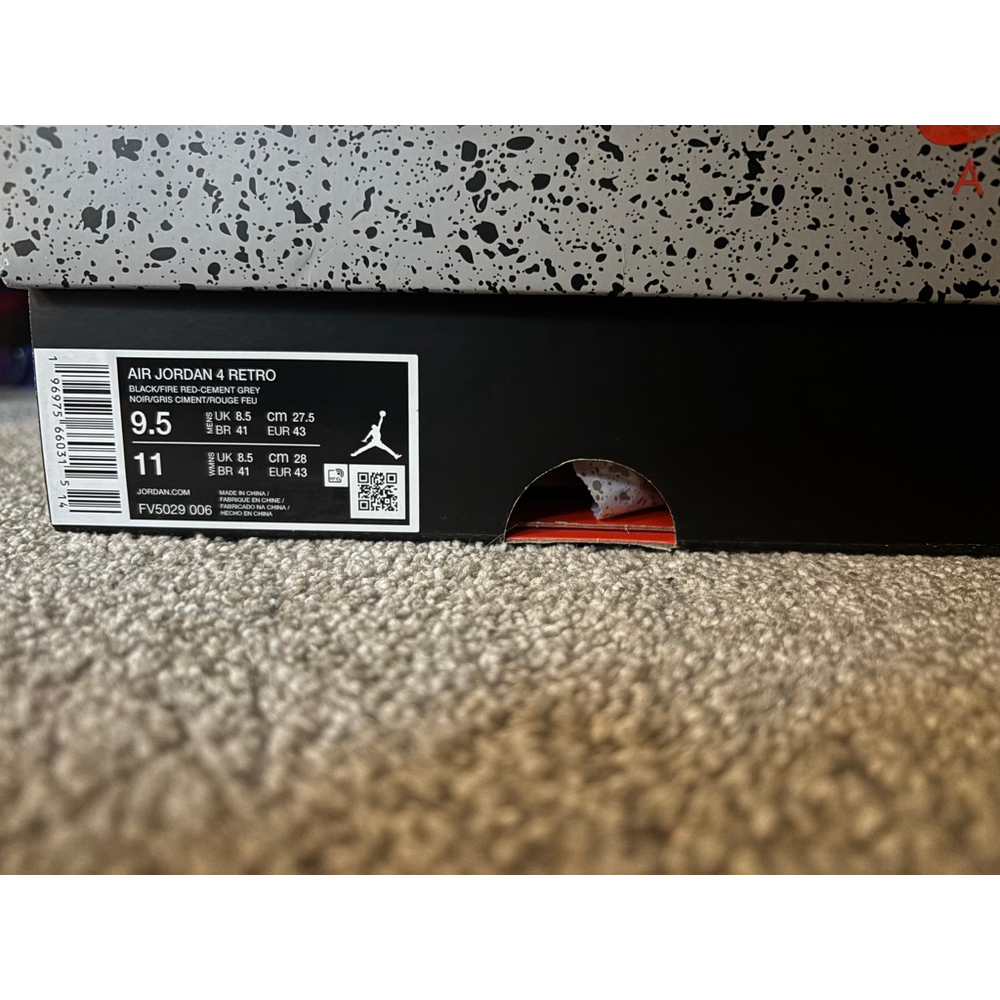 Men's Jordan 4 Retro Black Red Cement Grey Sneakers 9.5 - Picture 5 of 5